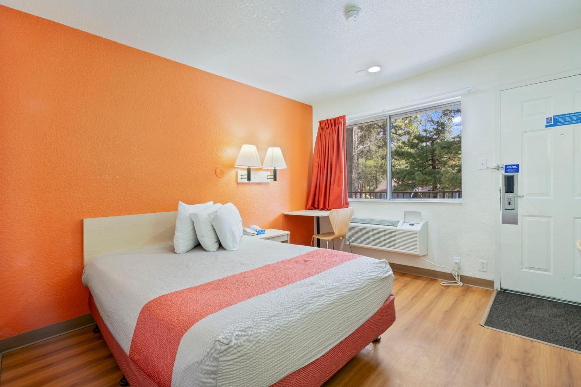 Hotel 6-big Bear Lake, Ca 2*